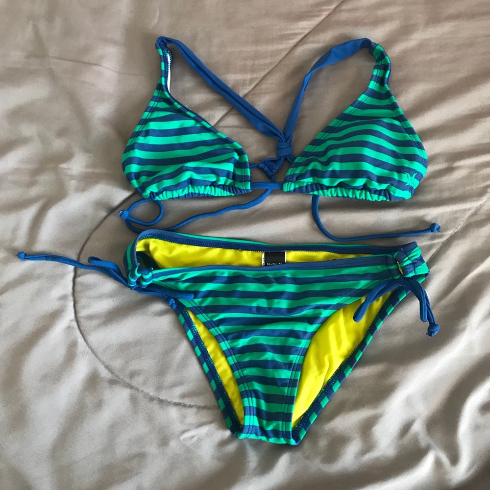 Super cute Hurley bikini set. Like new, clean